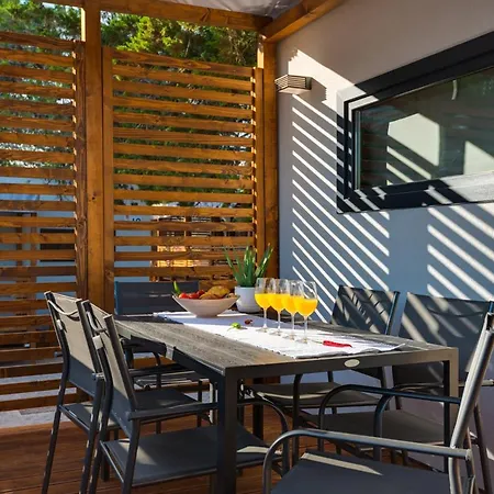 Lodge Mobile 14 *